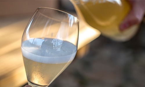 Cos'è un Pét-Nat? Tutto quello che c'è da sapere sui vini naturali pétillant